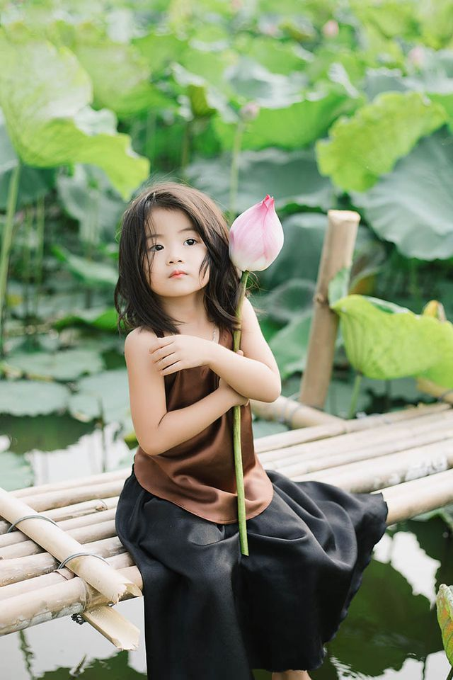 Bé gái Bắc Ninh xinh như thiên thần bên hoa sen - 9