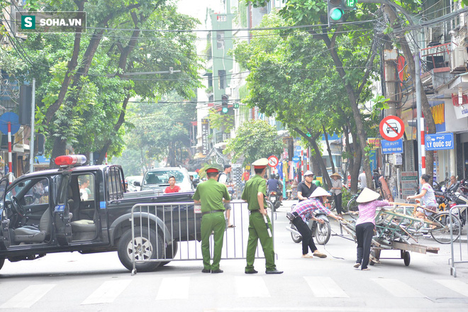 Hiện trường vụ sập nhà ở Hàng Bông - Ảnh 7.