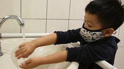 Bé trai 7 tuổi tê liệt cơ mặt sau 2 ngày sốt do nhiễm một loại virus gây bệnh thường gặp ở trẻ nhỏ