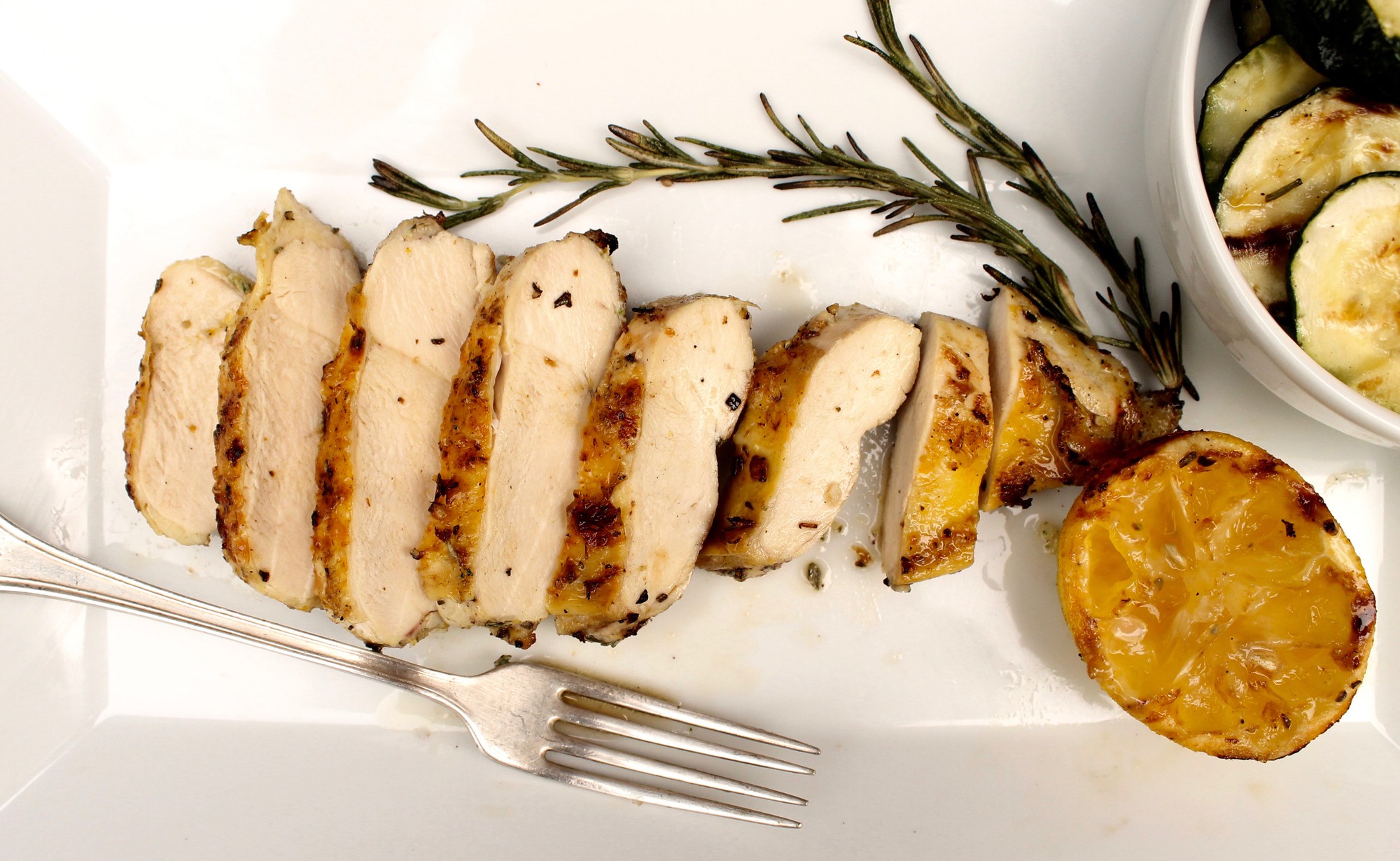 lemon-rosemary_grilled_chicken_-_grace_parisi_6d45fffd0fea140cbfafd84880ff4292