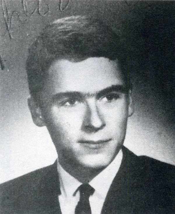 Ted Bundy: Đằng sau vỏ bọc điển trai, học trường luật là con ác quỷ từng ra tay giết hơn 30 mạng người có vẻ ngoài giống bạn gái cũ - Ảnh 1.