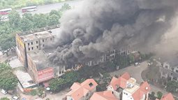 Hà Nội: Cháy gần chục căn nhà tại khu biệt thự liền kề ở Thiên Đường Bảo Sơn, khói đen bốc cao hàng chục mét