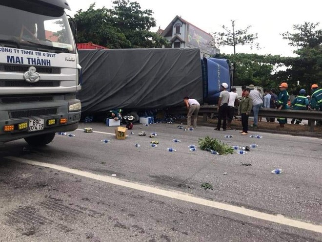 Hiện trường vụ tai nạn kinh hoàng khiến 6 người tử vong ở Hải Dương - Ảnh 3.