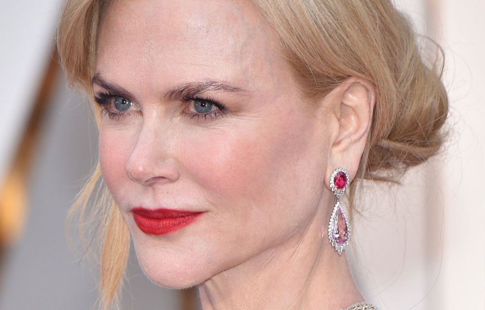 52 tuổi, Nicole Kidman vẫn là đại mỹ nhân Hollywood với làn da căng bóng, nhưng bí kíp chống lão hóa của cô lại rất đơn giản - Ảnh 1.