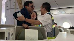 Khách thương gia say xỉn, sàm sỡ cô gái trẻ ngay trên máy bay
