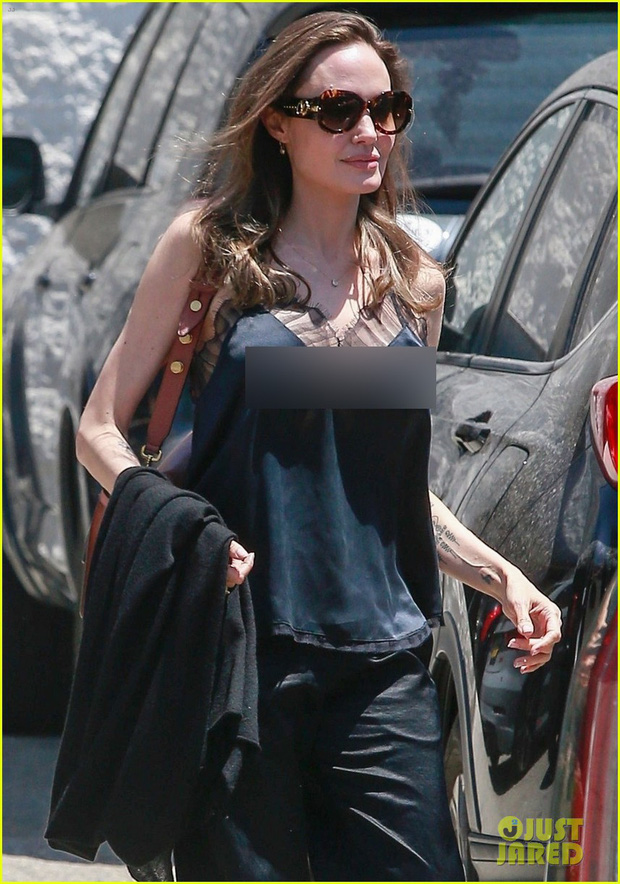 Angelina Jolie tự tin gia nhập hội thả rông, nhưng nhìn đến cánh tay gầy trơ cả xương mới sốc - Ảnh 2.