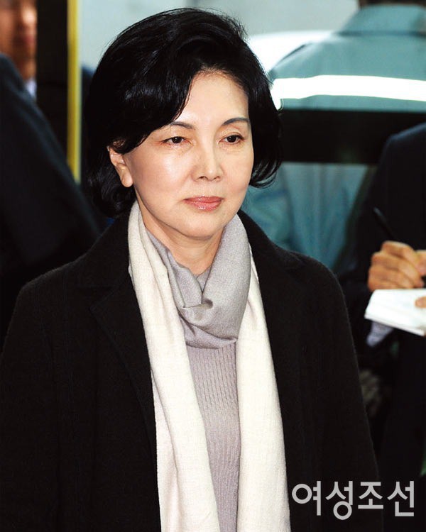 Phu nhân cựu chủ tịch Samsung: Ái nữ tờ báo danh tiếng lui về làm hậu phương cho chồng, nữ chủ nhân thật sự của tập đoàn lớn nhất Hàn Quốc - Ảnh 1.