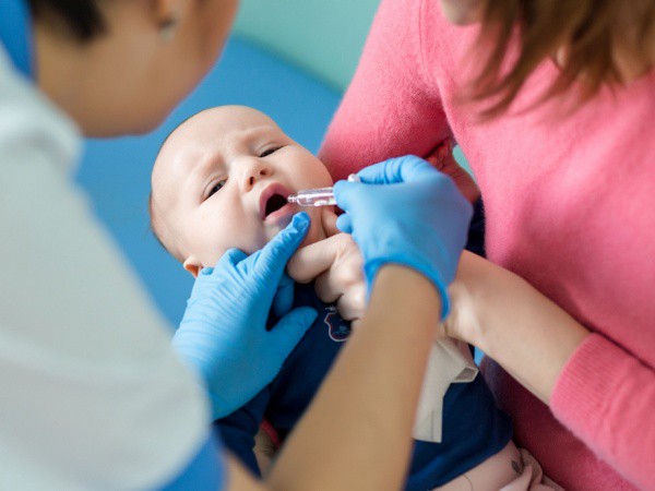 CDC_rotavirus_baby_vaccine920