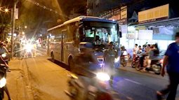 Xe buýt gây tai nạn thương tâm trước cửa hàng tiện lợi