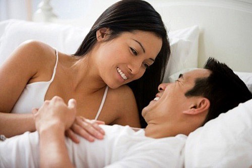 Làm sao để các ông chồng đến tuổi mãn dục vẫn luôn “nghiện vợ”? - Ảnh 1.