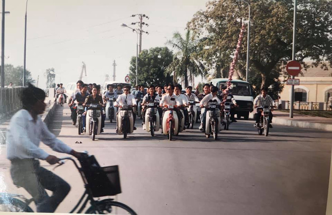 Đám cưới đại gia ở Hải Phòng năm 1994: Xa hoa, hoành tráng và màn rước dâu rầm rộ trên phố - Ảnh 2.