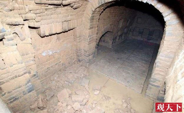 Khai quật mộ cổ nghìn năm của cháu gái Hoàng hậu Trung Hoa và câu chuyện bí ẩn đằng sau 4 chữ người mở sẽ chết trên nắp quan tài - Ảnh 1.
