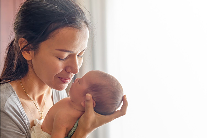 Các chuyên gia khuyến cáo các bà mẹ đang cho con bú không nên uống rượu bia.