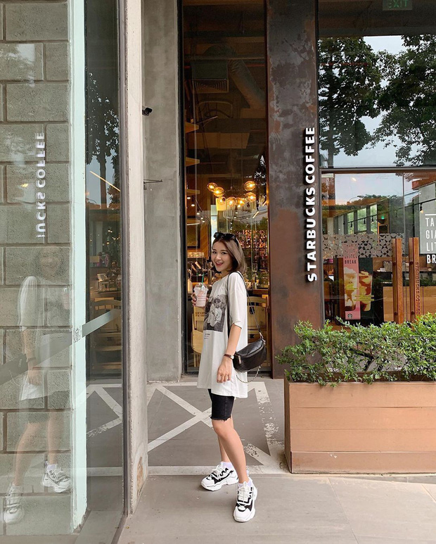 Instagram #OOTD tuần qua: đỉnh cao sành điệu là khi lên đồ đơn giản nhưng vẫn sexy và chất, chunky sneaker vẫn hot phá đảo - Ảnh 2.