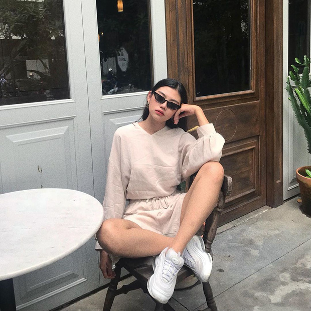 Instagram #OOTD tuần qua: đỉnh cao sành điệu là khi lên đồ đơn giản nhưng vẫn sexy và chất, chunky sneaker vẫn hot phá đảo - Ảnh 4.