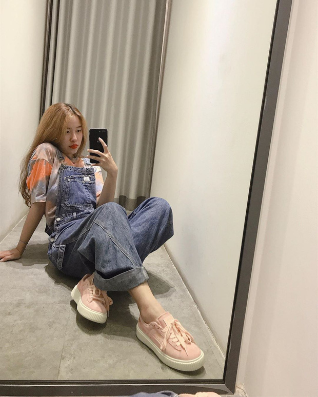 Instagram #OOTD tuần qua: đỉnh cao sành điệu là khi lên đồ đơn giản nhưng vẫn sexy và chất, chunky sneaker vẫn hot phá đảo - Ảnh 6.