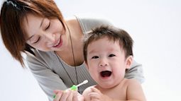 Vệ sinh răng miệng đúng cách cho trẻ