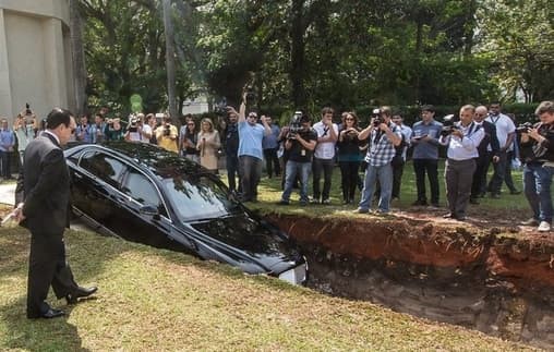 Vị tỷ phú tuyên bố chôn siêu xe đắt đỏ để đi ở thế giới bên kia, thông điệp vào phút chót khiến tất cả giật mình - Ảnh 2.