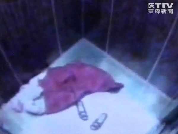Vụ mất tích bí ẩn chấn động Đài Loan: Mẹ ôm con vào thang máy cởi áo khoác và giày rồi lao ra ngoài và biến mất suốt 11 năm - Ảnh 3.