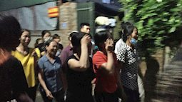 Hình ảnh đau xót: Hàng trăm người bật khóc tiễn đưa bé gái 14 tháng tuổi tử vong trong vụ thảm sát ở Hà Nội