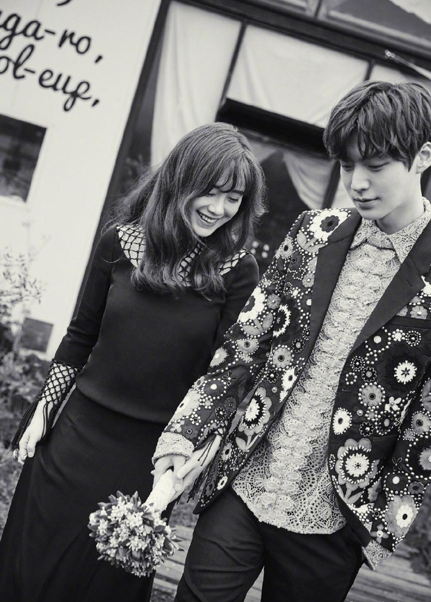 Danh tính tiểu tam xen giữa Goo Hye Sun và Ahn Jae Hyun: Bạn gái cũ Kim Bum và mỹ nhân U40 bốc lửa vào vòng nghi vấn! - Ảnh 1.