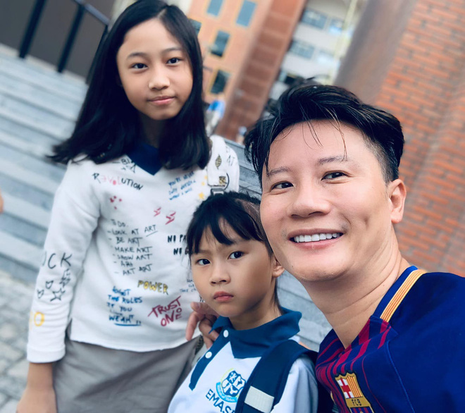 Vợ chồng Đăng Khôi, MC Hoàng Linh cùng dàn sao Việt rộn ràng đưa con cưng đến trường ngày đầu năm học mới - Ảnh 6.