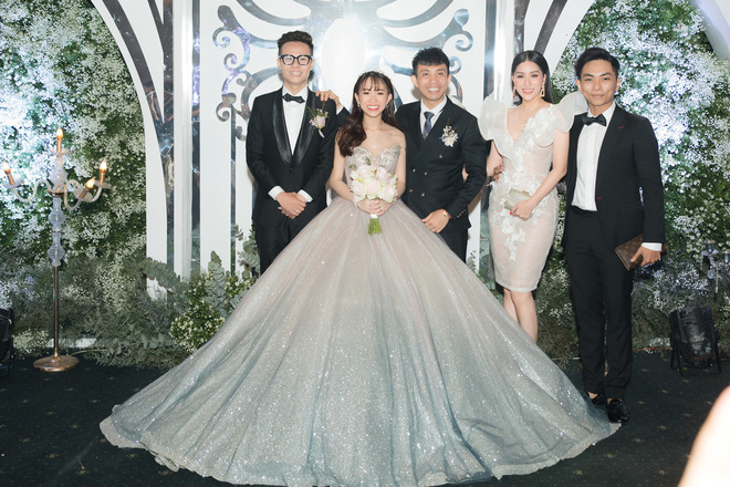 Dàn sao Việt khủng góp mặt trong đám cưới ái nữ đại gia nghìn tỷ Minh Nhựa: Trấn Thành, vợ chồng Khánh Thi, Soobin đổ bộ - Ảnh 2.