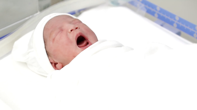 Lê Phương chính thức công khai rõ mặt con gái nhỏ gần 2 tuần tuổi cực dễ thương, sinh vào ngày quá đặc biệt - Ảnh 3.