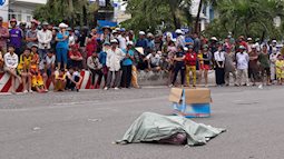 Kiên Giang: Kinh hoàng người phụ nữ đi xe máy làm rớt bao tải có chứa xác thai nhi xuống đường