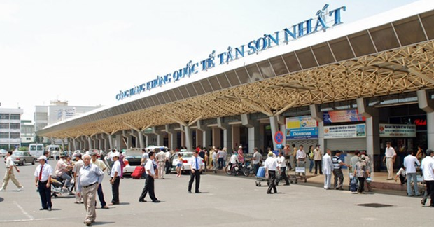 Phát hiện hành khách nghi ngáo đá trốn trong nhà vệ sinh sân bay Tân Sơn Nhất - Ảnh 1.