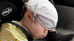 Bé gái 3 tuần tuổi bỗng dưng ngưng thở trên xe ô tô vì 1 sai lầm triệu gia đình cùng mắc