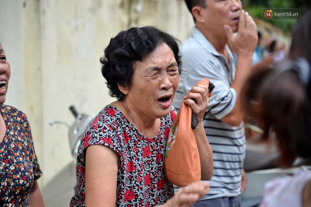 Hà Nội: Cháy lớn tại khu tập thể Kim Liên, người dân khóc nghẹn vì ngọn lửa bao trùm kinh hoàng - Ảnh 5.