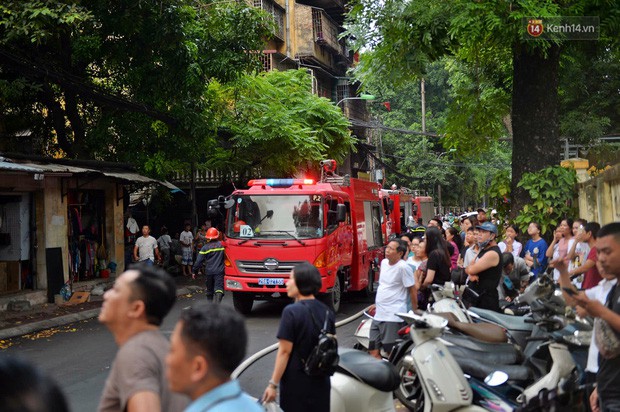 Hà Nội: Cháy lớn tại khu tập thể Kim Liên, người dân khóc nghẹn vì ngọn lửa bao trùm kinh hoàng - Ảnh 8.