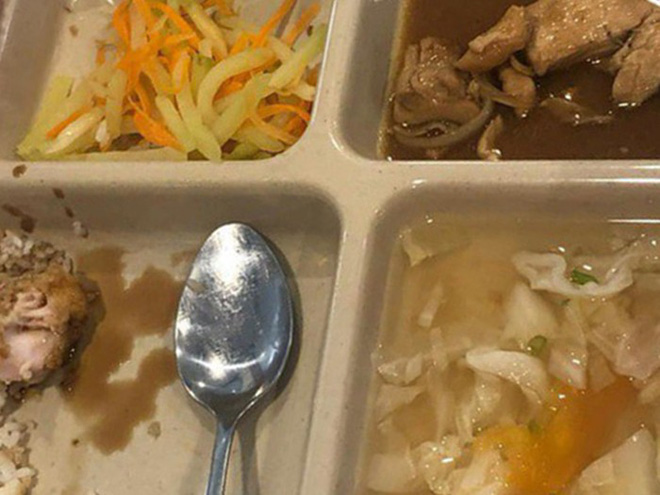 TP.HCM: Hàng loạt học sinh tiểu học nôn ói, đau bụng sau khi dùng bữa trưa tại trường Quốc tế Việt Úc - Ảnh 2.
