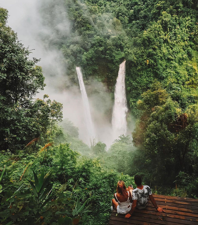 Muốn thử cảm giác mạnh ở Lào, đu đưa ngay trên võng và uống cafe giữa thác nước cao 140m này đi! - Ảnh 1.