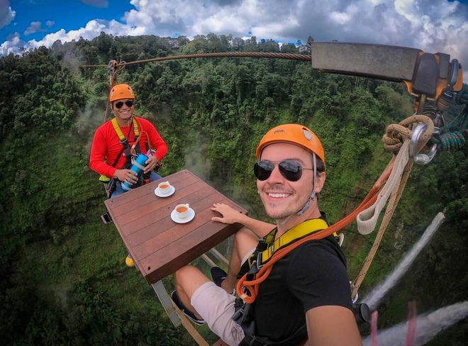 Muốn thử cảm giác mạnh ở Lào, đu đưa ngay trên võng và uống cafe giữa thác nước cao 140m này đi! - Ảnh 15.