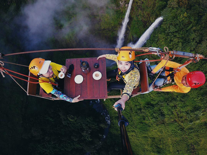 Muốn thử cảm giác mạnh ở Lào, đu đưa ngay trên võng và uống cafe giữa thác nước cao 140m này đi! - Ảnh 18.