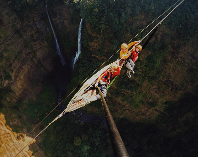 Muốn thử cảm giác mạnh ở Lào, đu đưa ngay trên võng và uống cafe giữa thác nước cao 140m này đi! - Ảnh 22.