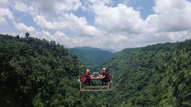 Muốn thử cảm giác mạnh ở Lào, đu đưa ngay trên võng và uống cafe giữa thác nước cao 140m này đi! - Ảnh 12.