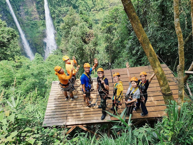 Muốn thử cảm giác mạnh ở Lào, đu đưa ngay trên võng và uống cafe giữa thác nước cao 140m này đi! - Ảnh 13.
