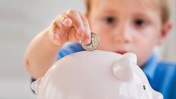 Tại sao các bậc cha mẹ nên dạy con cái về tiền bạc từ nhỏ và dạy chúng như thế nào cho đúng?