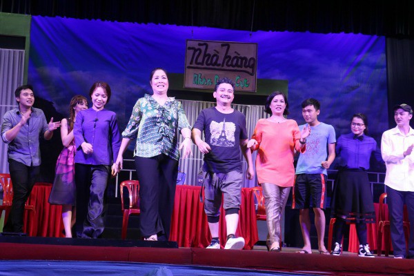 MC Đại Nghĩa, Ốc Thanh Vân cùng nhiều nghệ sĩ nghẹn ngào khi NSND Hồng Vân phải đóng cửa sân khấu kịch vì thua lỗ  - Ảnh 5.