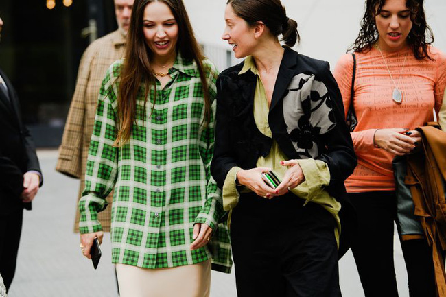 Ngắm street style tại Tuần lễ thời trang Paris, nàng công sở cũng rút ra được vô số tips mix đồ cho mùa mới  - Ảnh 8.