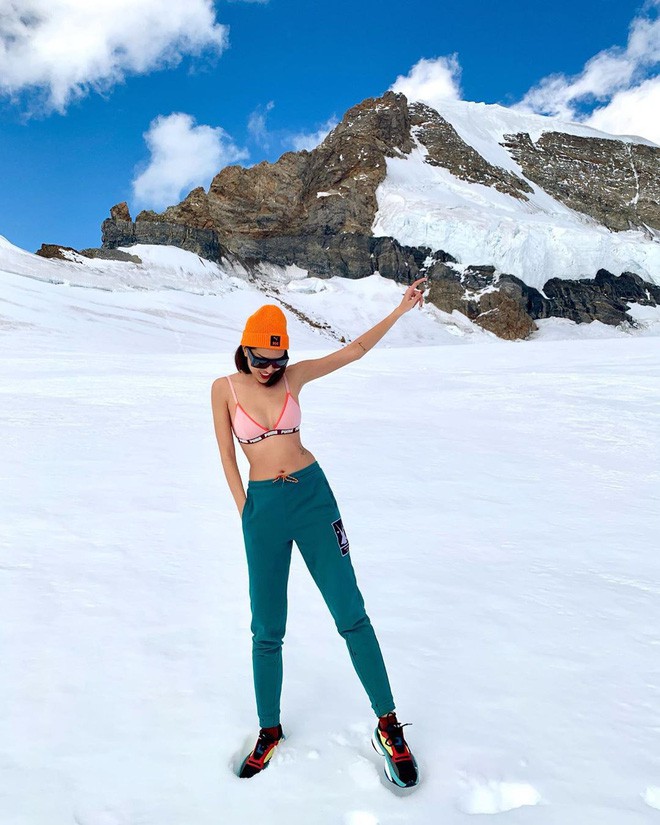 Chịu chơi như Kỳ Duyên - Minh Triệu: Rủ nhau cởi áo giữa trời âm độ, khoe body sexy trên đỉnh núi tuyết Thụy Sĩ - Ảnh 6.