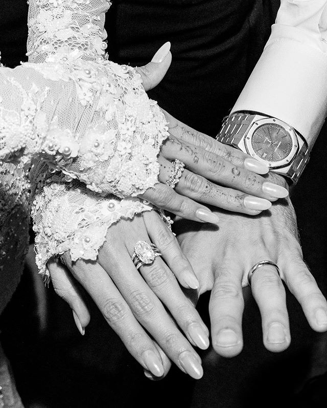 Mãn nhãn trước bộ váy cưới đẹp lộng lẫy cùng nhẫn kim cương siêu khủng của Hailey Baldwin - Ảnh 4.
