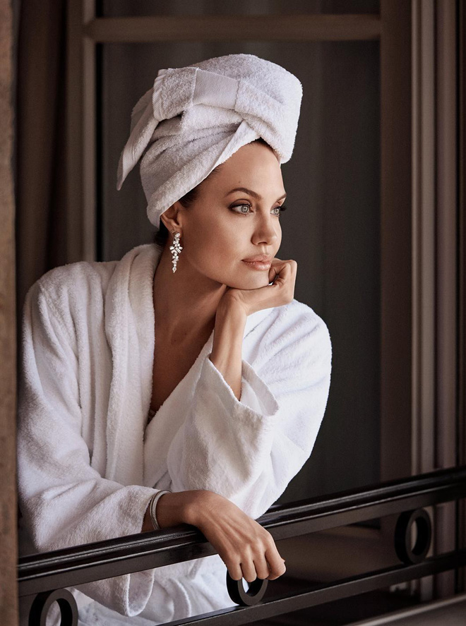 Phát sốt vì nhan sắc lột xác của Angelina Jolie gần đây: Cuối cùng nữ hoàng nhan sắc một thời đã trở lại! - Ảnh 3.