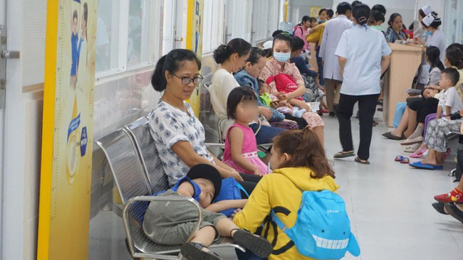Gia tăng số trẻ mắc bệnh đường hô hấp, nguyên nhân một phần do tình hình ô nhiễm diễn tiến bất thường - Ảnh 1.