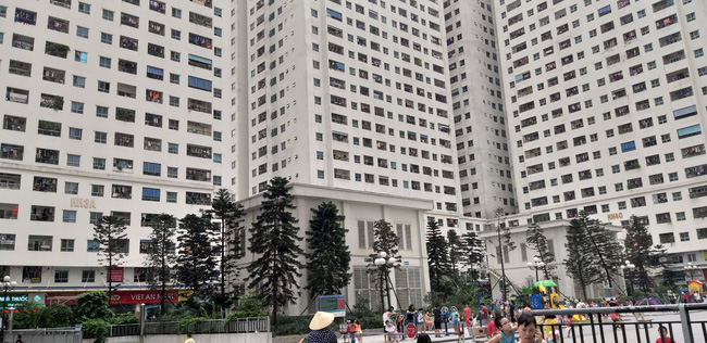 Vụ nước sạch có mùi khét ở Hà Nội: Chưa tìm ra nguyên nhân, tòa nhà thông báo cấp nước sạch tạm thời - Ảnh 5.