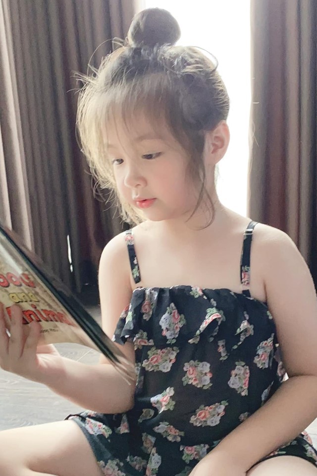 Ở nhà chăm chỉ học bài cùng mẹ, con gái Elly Trần tiếp tục chinh phục loạt tim fan vì quá xinh xắn, đáng yêu! - Ảnh 3.