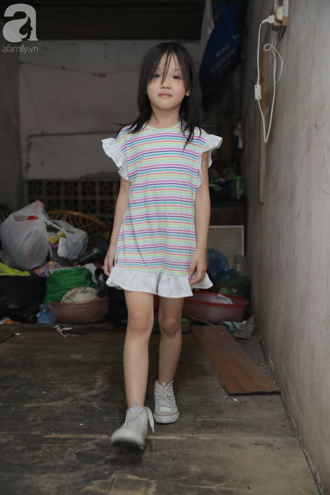 Sau bức ảnh nằm co ro ngoài vỉa hè Hà Nội, bé gái từng gây bão MXH với cách phối đồ cũ cực chất đã có người giúp đỡ - Ảnh 9.